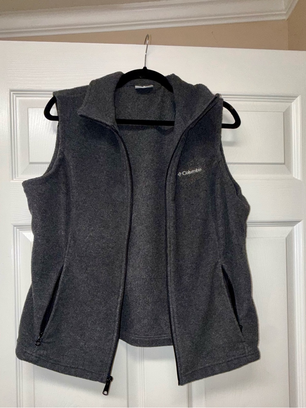 Columbia Women’s Petite Large Gray Fleece Full Zip Vest with Zip Pockets